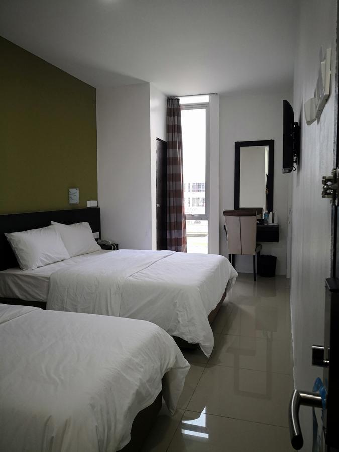 Comfort Inn Sibu Bagian luar foto